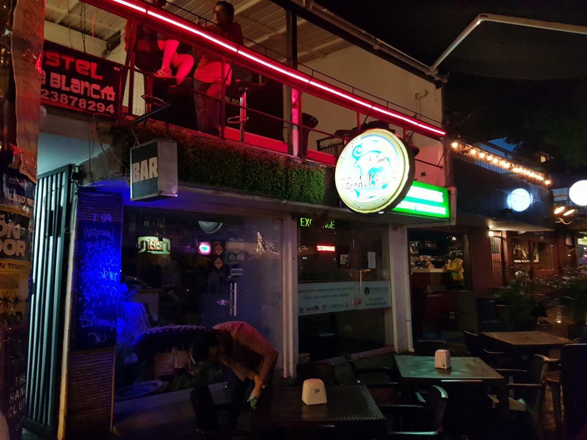 מדיין Casa Blanca Hostel מראה חיצוני תמונה